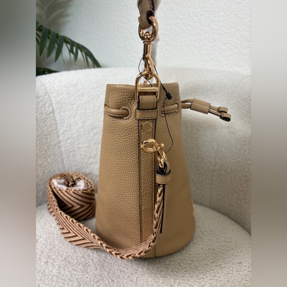 Marc Jacobs Beige Leather Bucket Crossbody Bag - Picture 3 of 7